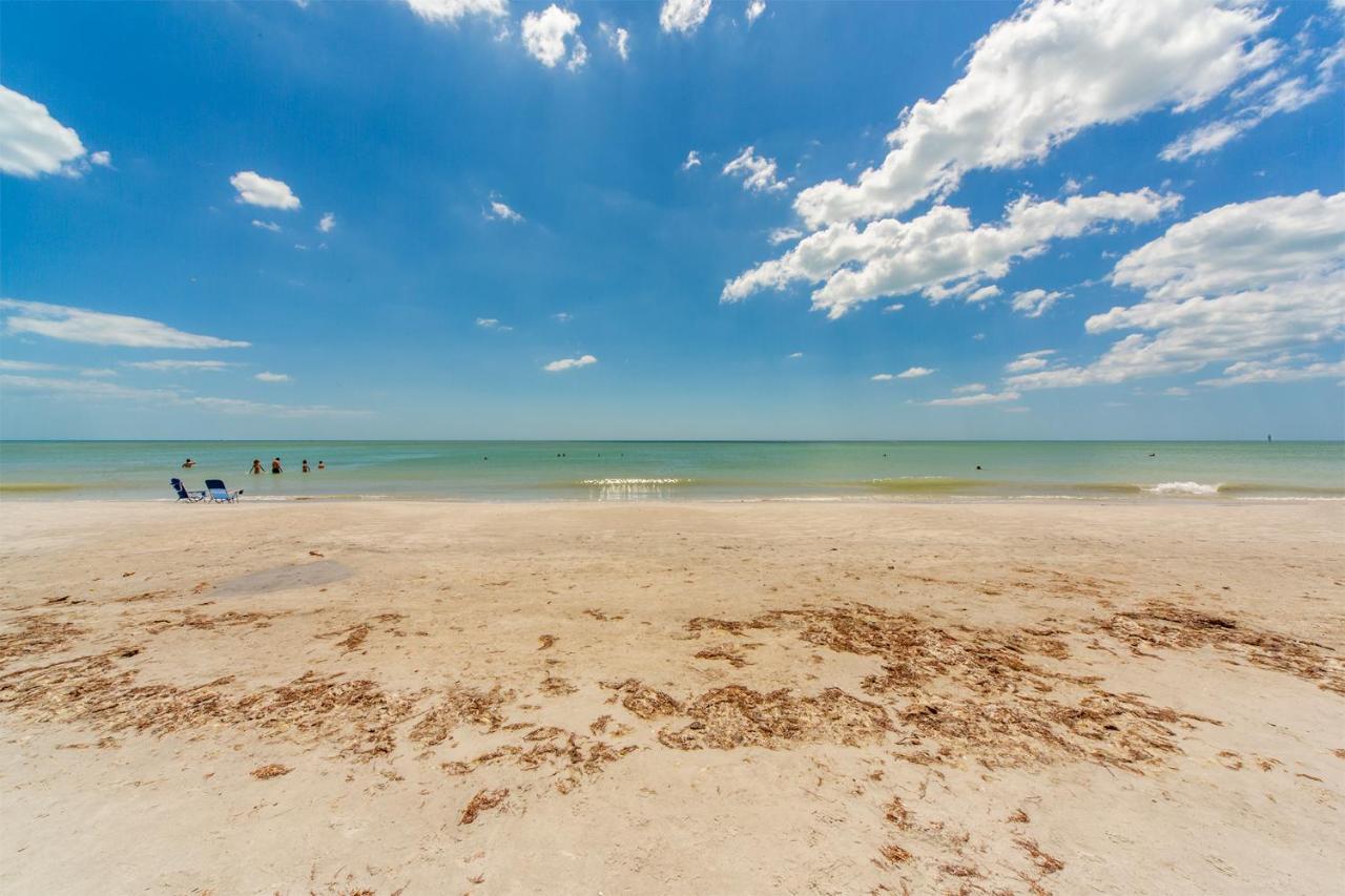 301 Crimson Condos St. Pete Beach Bagian luar foto