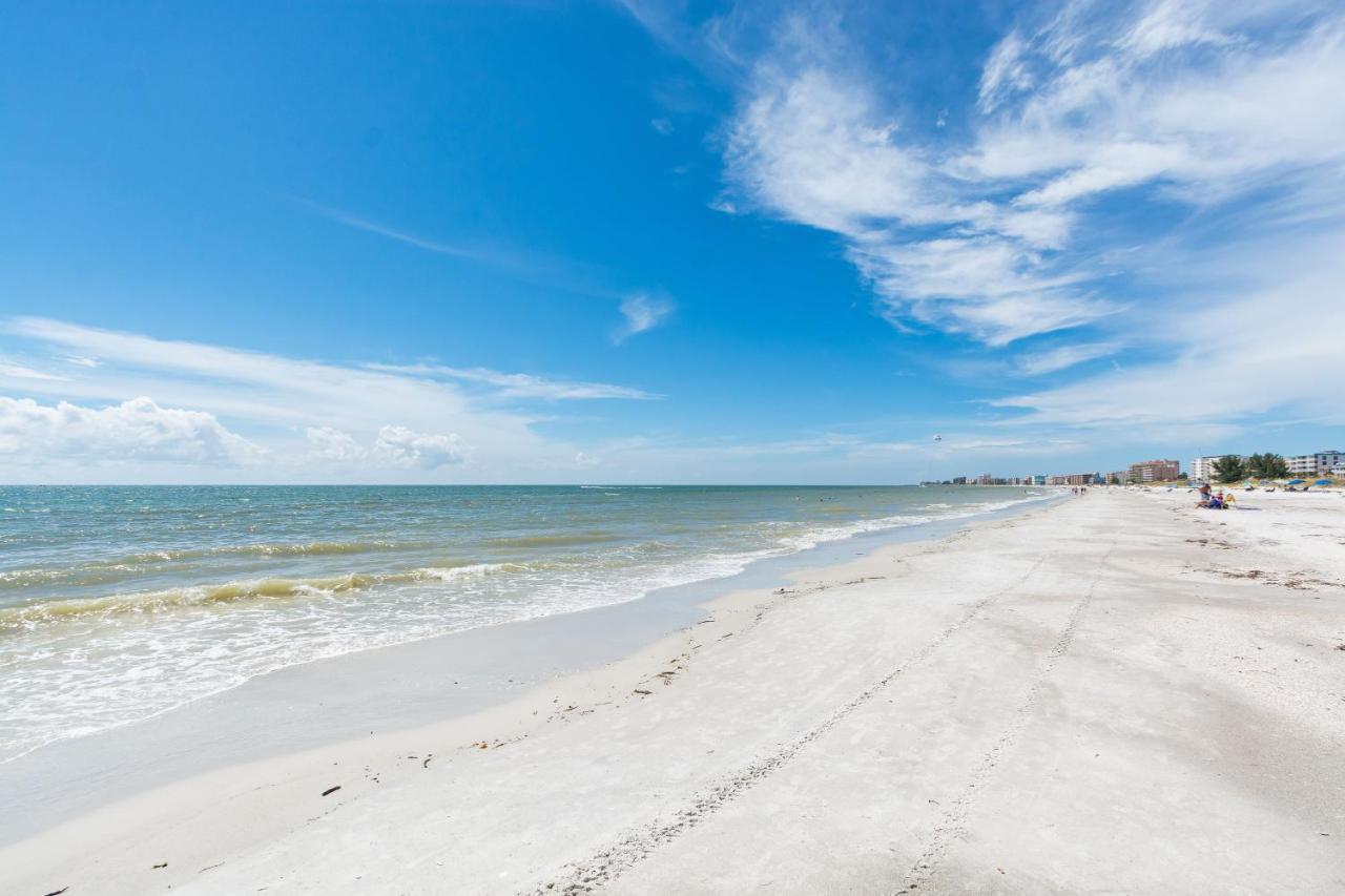 301 Crimson Condos St. Pete Beach Bagian luar foto