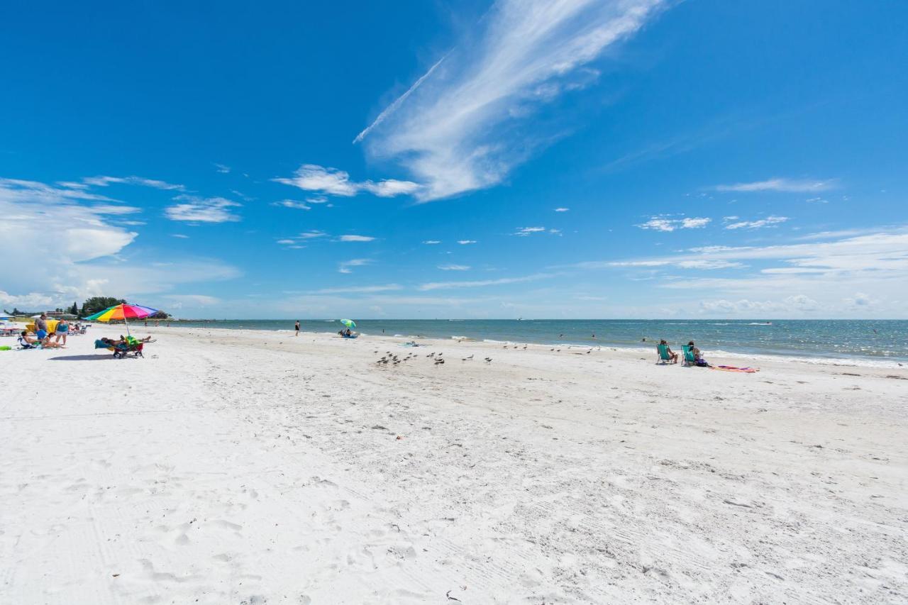 301 Crimson Condos St. Pete Beach Bagian luar foto