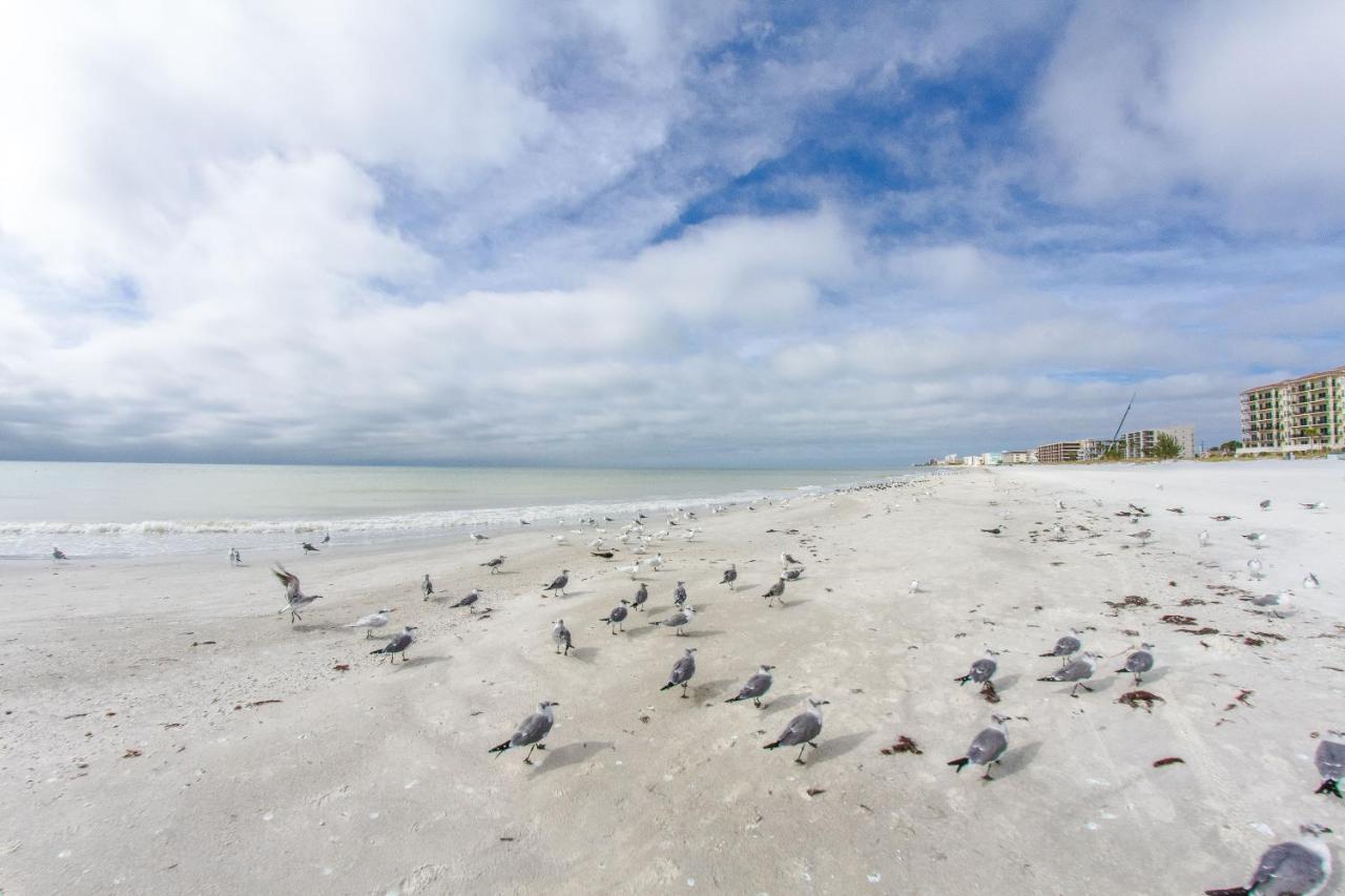 301 Crimson Condos St. Pete Beach Bagian luar foto