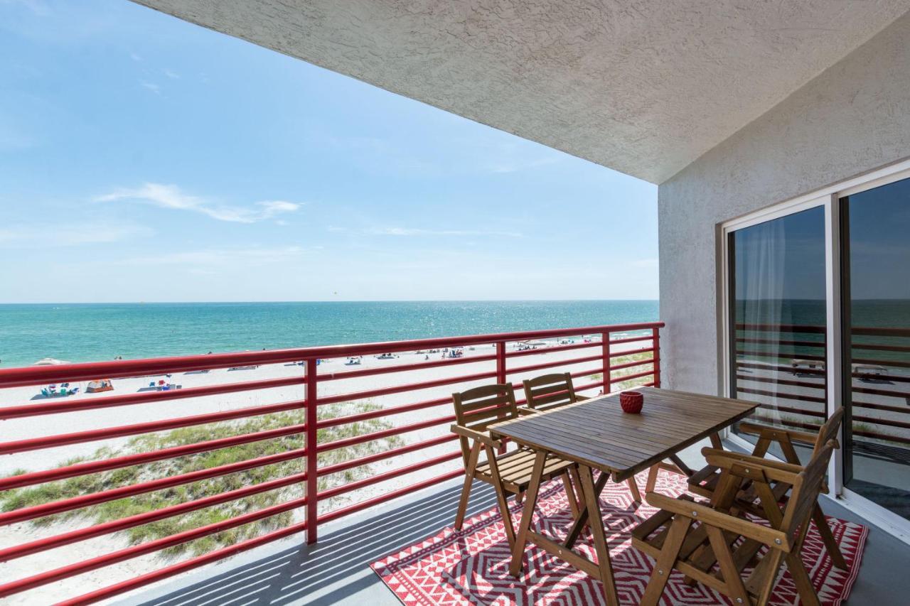 301 Crimson Condos St. Pete Beach Bagian luar foto