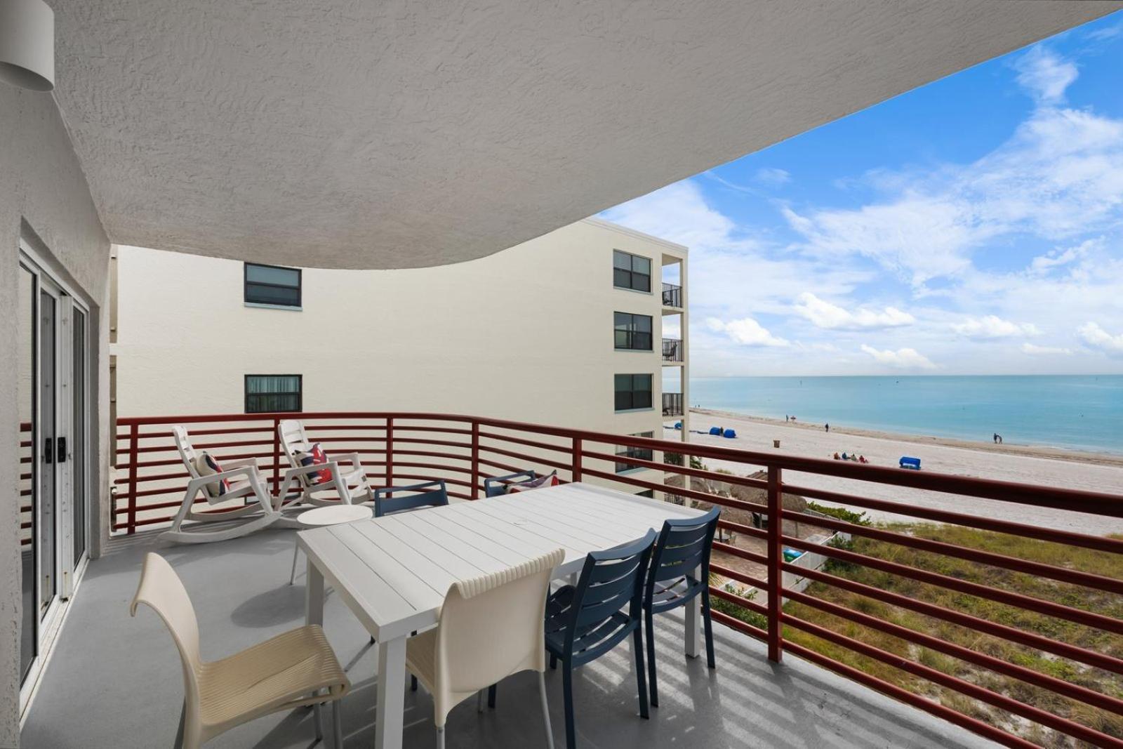 301 Crimson Condos St. Pete Beach Bagian luar foto